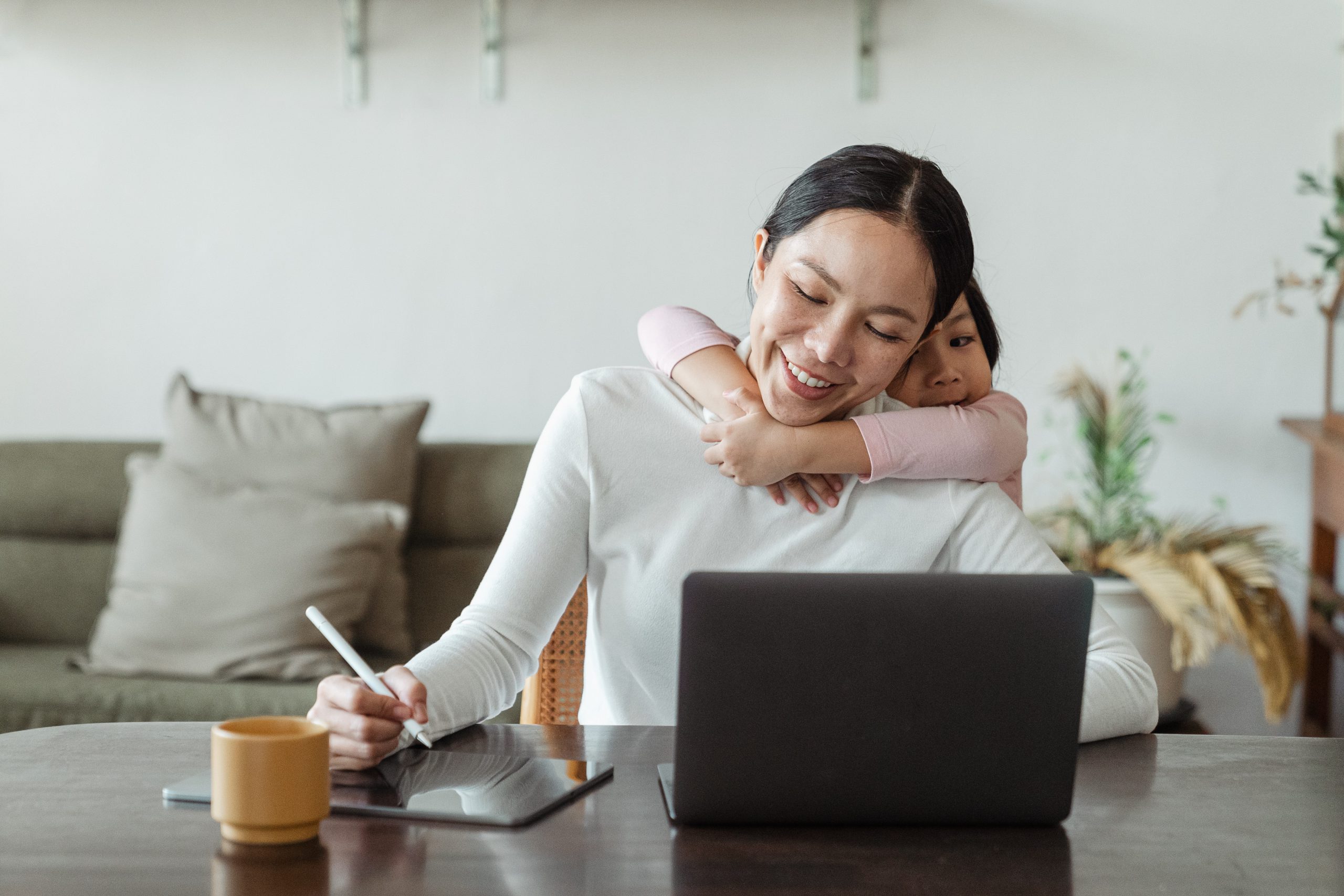 Leading Tools To Stay Connected With Parents During The Summer